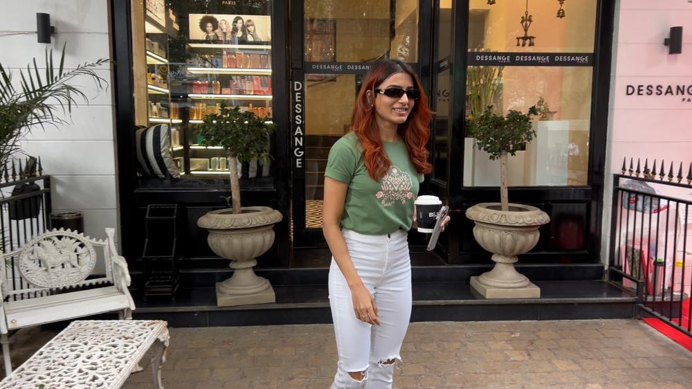 samantha-prabhu-was-seen-at-a-popular-salon-in-bandra-taking-time-for-self-care-and-looking-effortlessly-stylish